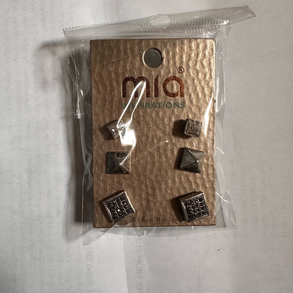 MIA Silver Stud Earring Set